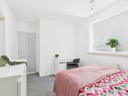 4 bedroom terraced house to rent - Photo 5