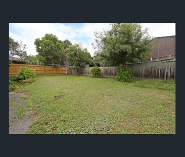 Perfect Starter or Family Home – 3 Beds in Boronia! - Photo 2