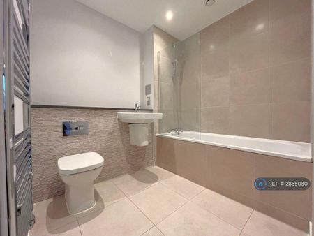2 bedroom flat to rent - Photo 3