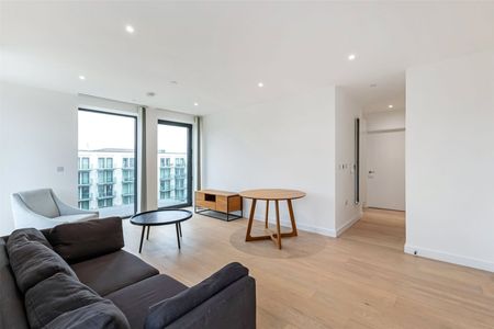 Royal Crest Avenue, London, E16 flat to rent - Photo 5