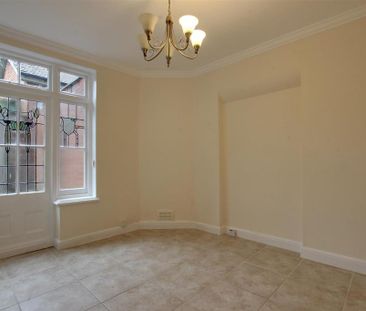 5 bedroom detached house to rent - Photo 2