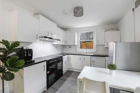 Lyndhurst Grove, Camberwell, London, SE15 - Photo 4
