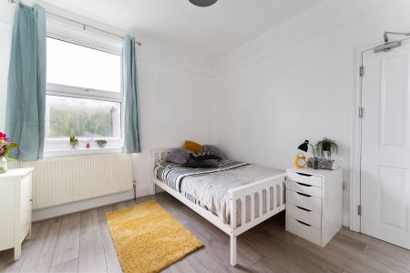 Victorian house in the heart of Wood Green, Zone 3 Room 4 - Photo 4