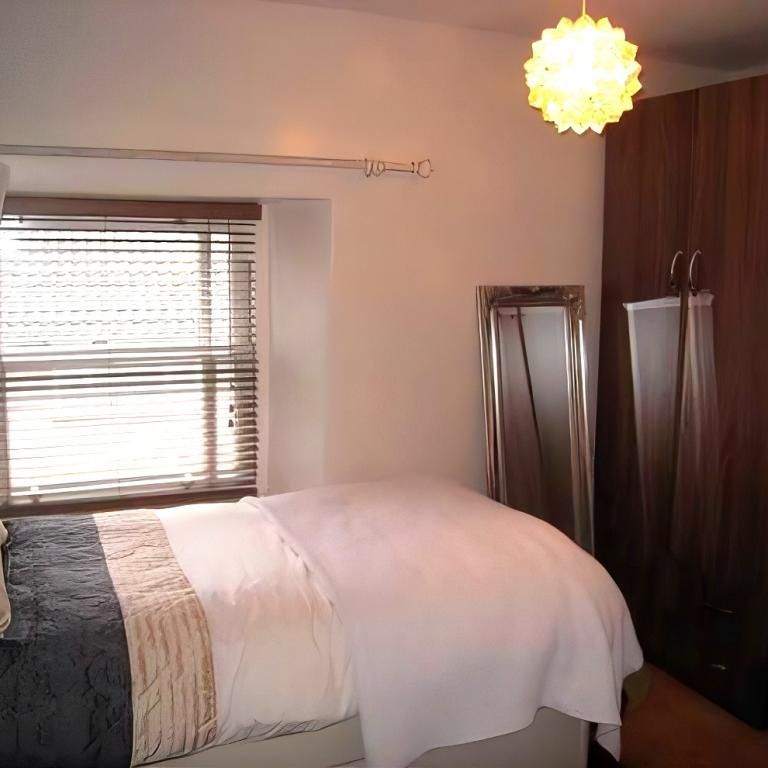 4 bedroom semi-detached house to rent - Photo 1