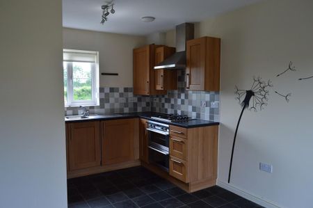 3 bedroom end of terrace house to rent - Photo 2