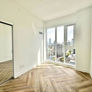 3 Bedroom, 2 Bathroom Penthouse - Richmond Residences At Portland - Photo 2