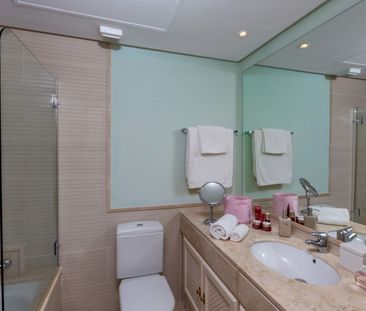 Middle Floor Apartment in Benahavís - Photo 1