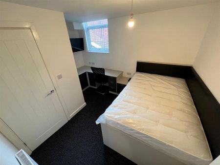 5 bedroom terraced house to rent - Photo 4