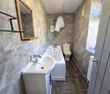 3 bedroom end of terrace house to rent - Photo 6