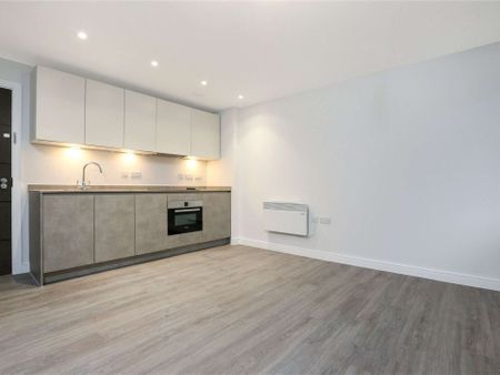 A generous studio apartment in the city centre - Photo 4