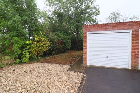 Dinglewell, Gloucester - Photo 5