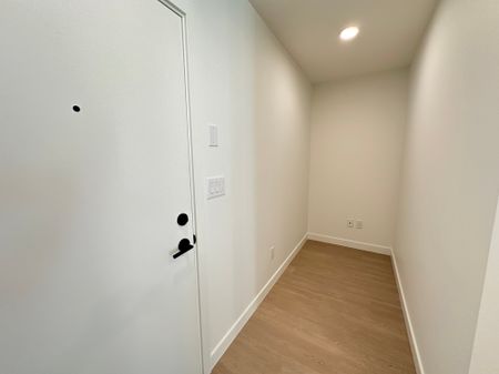 Modern 1 Bedroom Condo With Premium Amenities. - Photo 5
