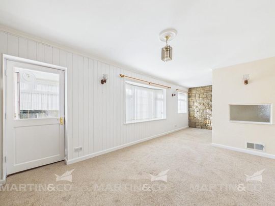 3 bedroom detached bungalow to rent - Photo 1
