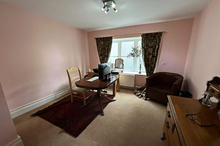 4 bedroom semi-detached house to rent - Photo 3