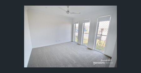 Modern Family Living in Yarrabilba - Photo 3