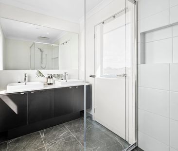 MODERN SOPHISTICATION AND SPACE - Photo 2