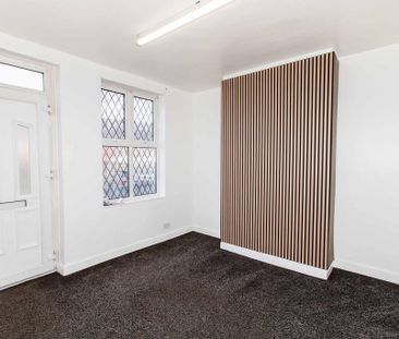 2 bedroom end of terrace house to rent - Photo 2