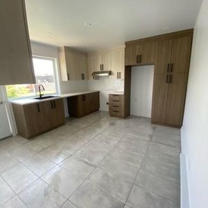 4 1/2 ENTIÈREMENT RÉNOVÉ - PRÈS DU VIEUX - Photo 2