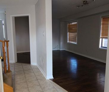 For Lease - 38 Lang Drive Unit# upper unit, Barrie, Ontario - Photo 2