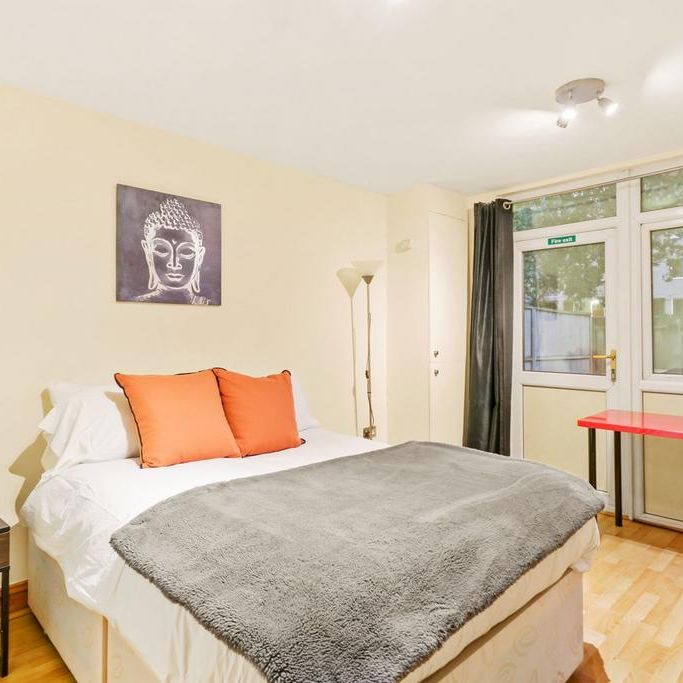 1 bedroom in a house share to rent - Photo 1