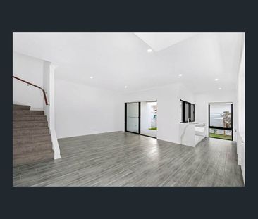 Spacious Four-Bedroom Townhouse in a Secure Gated Community - Photo 1