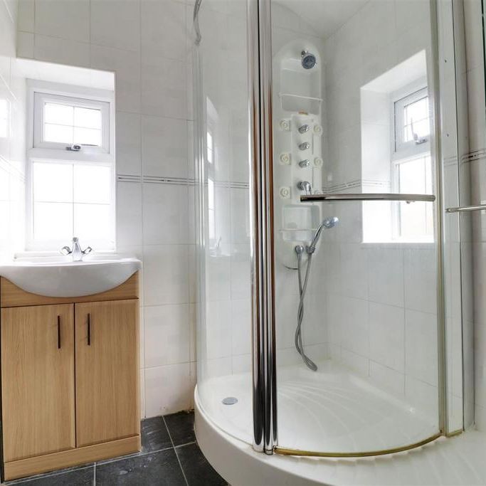 3 bedroom end of terrace house to rent - Photo 1