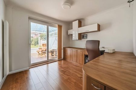 3 bedroom flat to rent - Photo 5