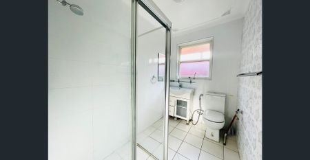 ** FRESHLY PAINTED MUST INSPECT ** - Photo 5