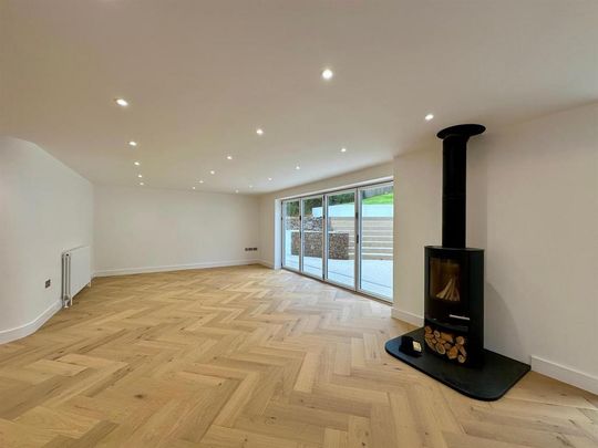 5 bedroom detached house to rent - Photo 1