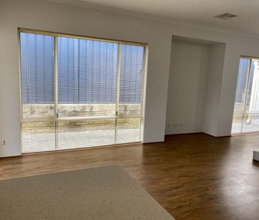 Charming 3 x 2 property in sought after location - Photo 1