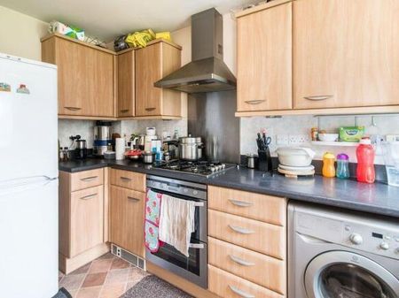 3 bedroom end of terrace house to rent - Photo 5