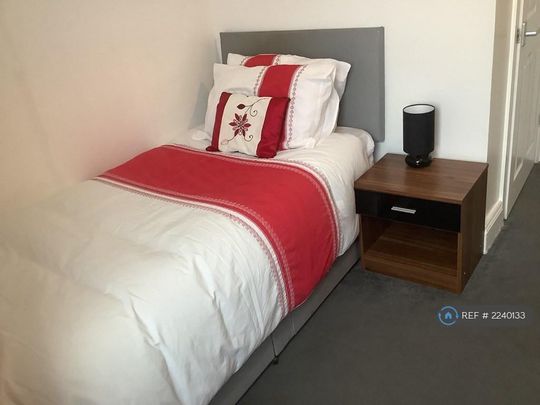 1 bedroom in a house share to rent - Photo 1