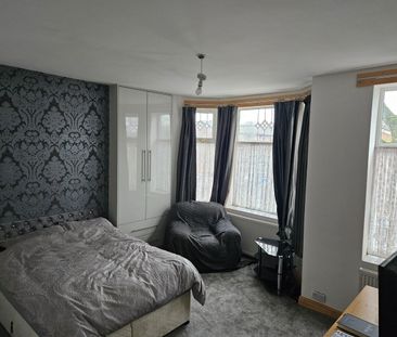 Room in a Shared House, Hamilton Road, M13 - Photo 6