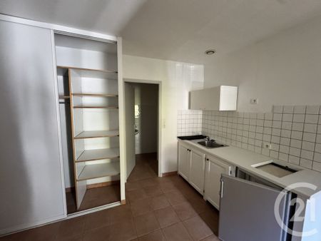 Location Appartement 1 pièce 18m² LA VALENTINE 11ème - Photo 2
