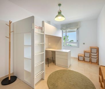 Apartamento de alquiler en Av. Burgos, 26, 29670 San Pedro Alcántar... - Photo 2