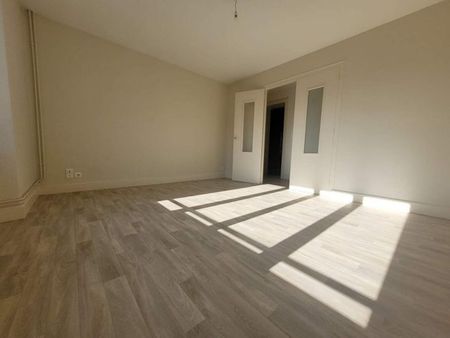 CHARMES (88130) - Appartement - Photo 2