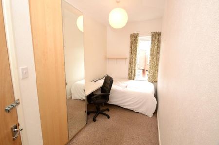 6 bedroom detached house to rent - Photo 5