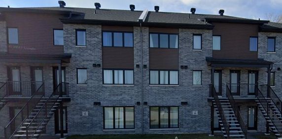90 Rue Du Britannia (Aylmer) Super Appartement 4 1/2 Dans Quartier Calme - Photo 2