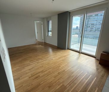 Living in the Skyline – Sorrento High-rise - Photo 2