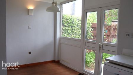 3 bedroom end of terrace house to rent - Photo 2