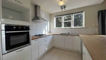 Three bedrooms, Upper Hutt - Photo 5
