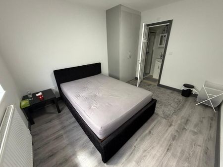 5 bedroom semi-detached house to rent - Photo 5