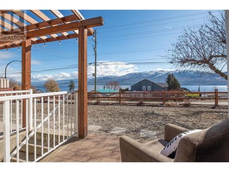 Lower suite – Picturesque Peachland! - Photo 3