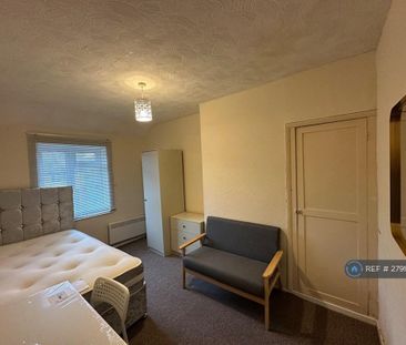 3 bedroom flat to rent - Photo 2