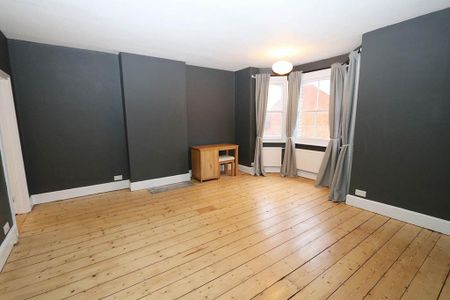 4 bedroom semi-detached house to rent - Photo 3