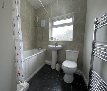 2 bedroom end of terrace house to rent - Photo 6