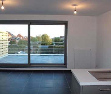 APPARTEMENT OP DE EERSTE VERDIEPING MET TERRAS EN AUTOSTAANPLAATS - Photo 4