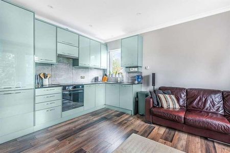 St Annes Court, Dukes Ride, Crowthorne, RG45 - Photo 5