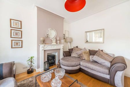 4 bedroom semi-detached house to rent - Photo 5