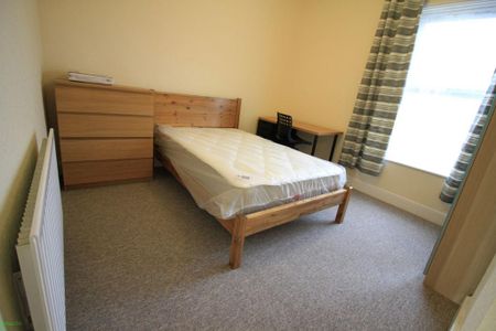 2 bedroom terraced house to rent - Photo 4